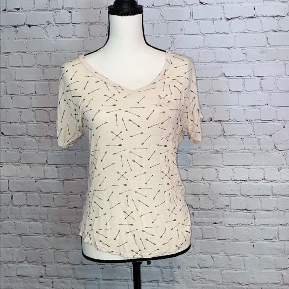🌸3/$15.00🌸Belle Du Jour Arrow Tee
